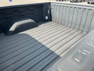 GMC Sierra 1500 2024 4x4 Elevation Estándar 4 puertas Cabina Crew 5.8 pies. Caja corta