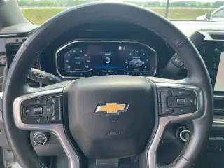 Chevrolet Silverado 1500 2023 4x4 LT 4dr Cabina Crew 5.8 ft. SB con 1LT
