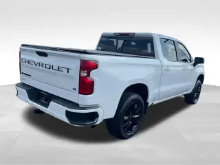Chevrolet Silverado 1500 2023 4x4 LT 4dr Cabina Crew 5.8 ft. SB con 1LT
