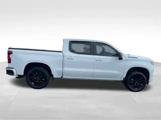Chevrolet Silverado 1500 2023 4x4 LT 4dr Cabina Crew 5.8 ft. SB con 1LT