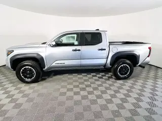 Toyota Tacoma 2026 4x4 TRD Sport 4 puertas Double Cab 5.0 pies SB 8A