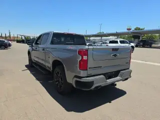 Chevrolet Silverado 1500 2023 4x4 RST 4 puertas Cabina Crew 5.8 pies. SB