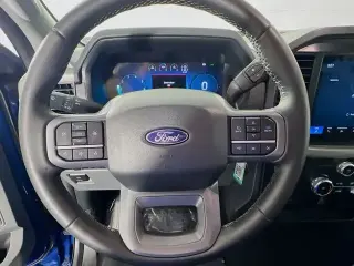 Ford F-150 2025 4x4 XLT 4 puertas SuperCrew 5.5 pies. SB