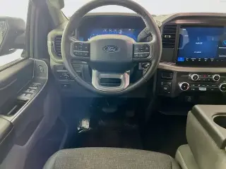 Ford F-150 2025 4x4 XLT 4 puertas SuperCrew 5.5 pies. SB