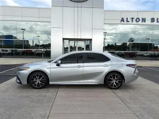 Toyota Camry 2023 SE 4 puertas Sedan