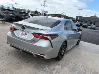 Toyota Camry 2023 SE 4 puertas Sedan