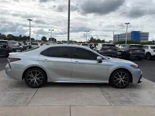 Toyota Camry 2023 SE 4 puertas Sedan
