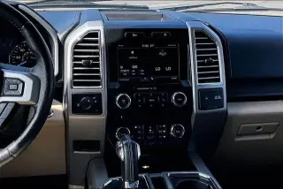 Ford F-150 2015 4x2 Lariat 4 puertas SuperCrew 6.5 pies. SB