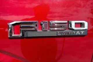Ford F-150 2015 4x2 Lariat 4 puertas SuperCrew 6.5 pies. SB
