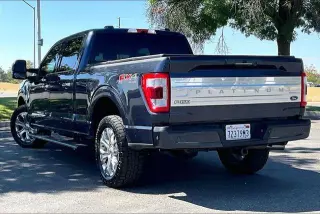Ford F-150 2022 4x4 Platinum 4 puertas SuperCrew 5.5 pies. SB