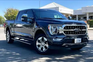 Ford F-150 2022 4x4 Platinum 4 puertas SuperCrew 5.5 pies. SB