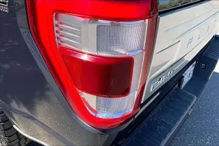 Ford F-150 2022 4x4 Platinum 4 puertas SuperCrew 5.5 pies. SB