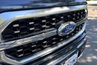 Ford F-150 2022 4x4 Platinum 4 puertas SuperCrew 5.5 pies. SB