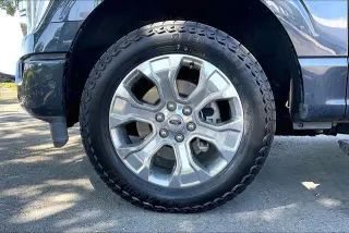 Ford F-150 2022 4x4 Platinum 4 puertas SuperCrew 5.5 pies. SB