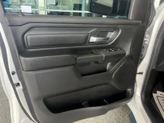 Ram 1500 2026 4x4 Tradesman 4 puertas Cabina Crew 5.6 pies. SB Pickup