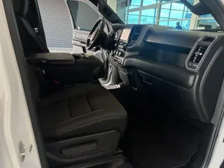 Ram 1500 2026 4x4 Tradesman 4 puertas Cabina Crew 5.6 pies. SB Pickup