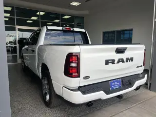Ram 1500 2026 4x4 Tradesman 4 puertas Cabina Crew 5.6 pies. SB Pickup