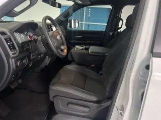 Ram 1500 2026 4x4 Tradesman 4 puertas Cabina Crew 5.6 pies. SB Pickup