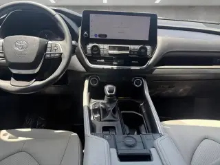 Toyota Grand Highlander 2024 AWD XLE 4 puertas SUV