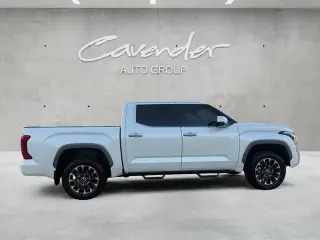 Toyota Tundra 2024 4x4 Limited 4 puertas CrewMax Cab Pickup SB
