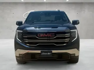GMC Sierra 1500 2022 4x2 SLT Cabina Crew 4 puertas 5.8 pies. Caja corta