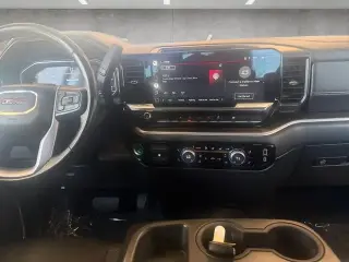 GMC Sierra 1500 2022 4x2 SLT Cabina Crew 4 puertas 5.8 pies. Caja corta