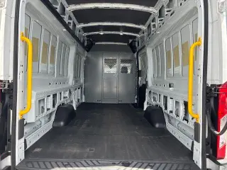 Furgoneta de carga Ford Transit 2023 250 3 puertas LWB con techo alto extendido