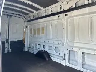 Furgoneta de carga Ford Transit 2023 250 3 puertas LWB con techo alto extendido