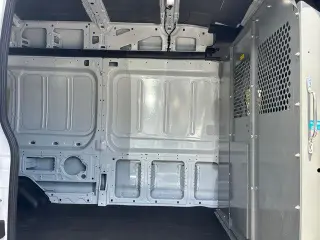 Furgoneta de carga Ford Transit 2023 250 3 puertas LWB con techo alto extendido