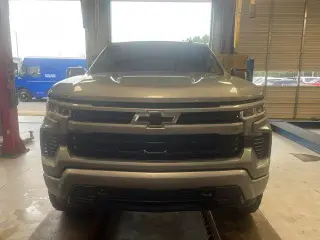 Chevrolet Silverado 1500 2023 4x4 RST 4 puertas Cabina Crew 5.8 pies. SB