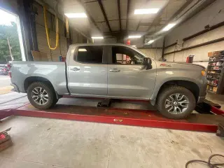 Chevrolet Silverado 1500 2023 4x4 RST 4 puertas Cabina Crew 5.8 pies. SB