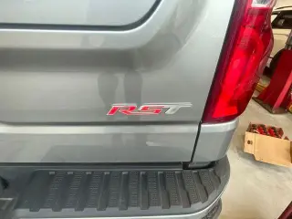 Chevrolet Silverado 1500 2023 4x4 RST 4 puertas Cabina Crew 5.8 pies. SB