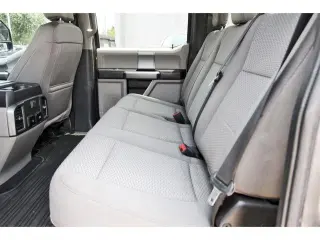 Ford F-250 Super Duty 2021 4x4 XLT Cabina doble 4 puertas 6.8 pies. Caja corta