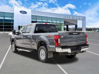 Ford F-250 Super Duty 2021 4x4 XLT Cabina doble 4 puertas 6.8 pies. Caja corta