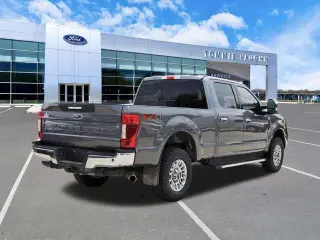 Ford F-250 Super Duty 2021 4x4 XLT Cabina doble 4 puertas 6.8 pies. Caja corta