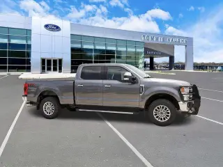 Ford F-250 Super Duty 2021 4x4 XLT Cabina doble 4 puertas 6.8 pies. Caja corta