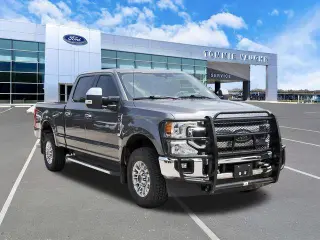 Ford F-250 Super Duty 2021 4x4 XLT Cabina doble 4 puertas 6.8 pies. Caja corta