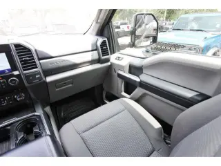 Ford F-250 Super Duty 2021 4x4 XLT Cabina doble 4 puertas 6.8 pies. Caja corta