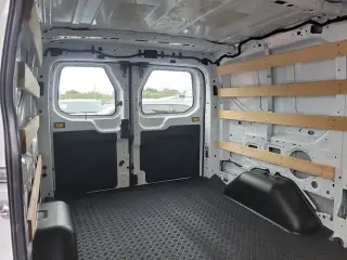 Ford Transit 2025 250 3 puertas SWB Techo bajo Furgón de carga