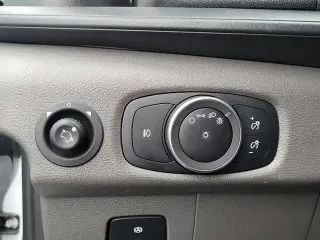 Ford Transit 2025 250 3 puertas SWB Techo bajo Furgón de carga