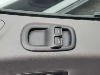 Ford Transit 2025 250 3 puertas SWB Techo bajo Furgón de carga