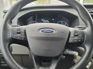 Ford Transit 2025 250 3 puertas SWB Techo bajo Furgón de carga