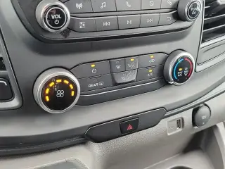 Ford Transit 2025 250 3 puertas SWB Techo bajo Furgón de carga