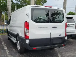 Ford Transit 2025 250 3 puertas SWB Techo bajo Furgón de carga