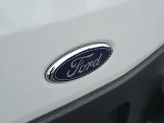 Ford Transit 2025 250 3 puertas SWB Techo bajo Furgón de carga