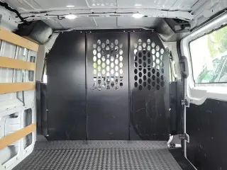 Ford Transit 2025 250 3 puertas SWB Techo bajo Furgón de carga