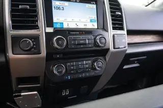 Ford F-150 2018 4x4 Lariat 4 puertas SuperCrew 5.5 pies. Caja corta