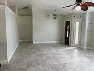 Propiedad en alquiler con 3 dormitorios y 2 baños en Port Saint Lucie