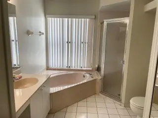 Propiedad en alquiler con 3 dormitorios y 2 baños en Port Saint Lucie