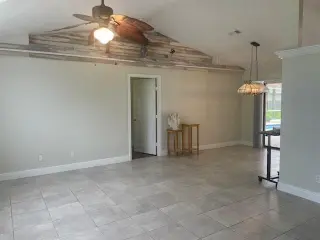 Propiedad en alquiler con 3 dormitorios y 2 baños en Port Saint Lucie